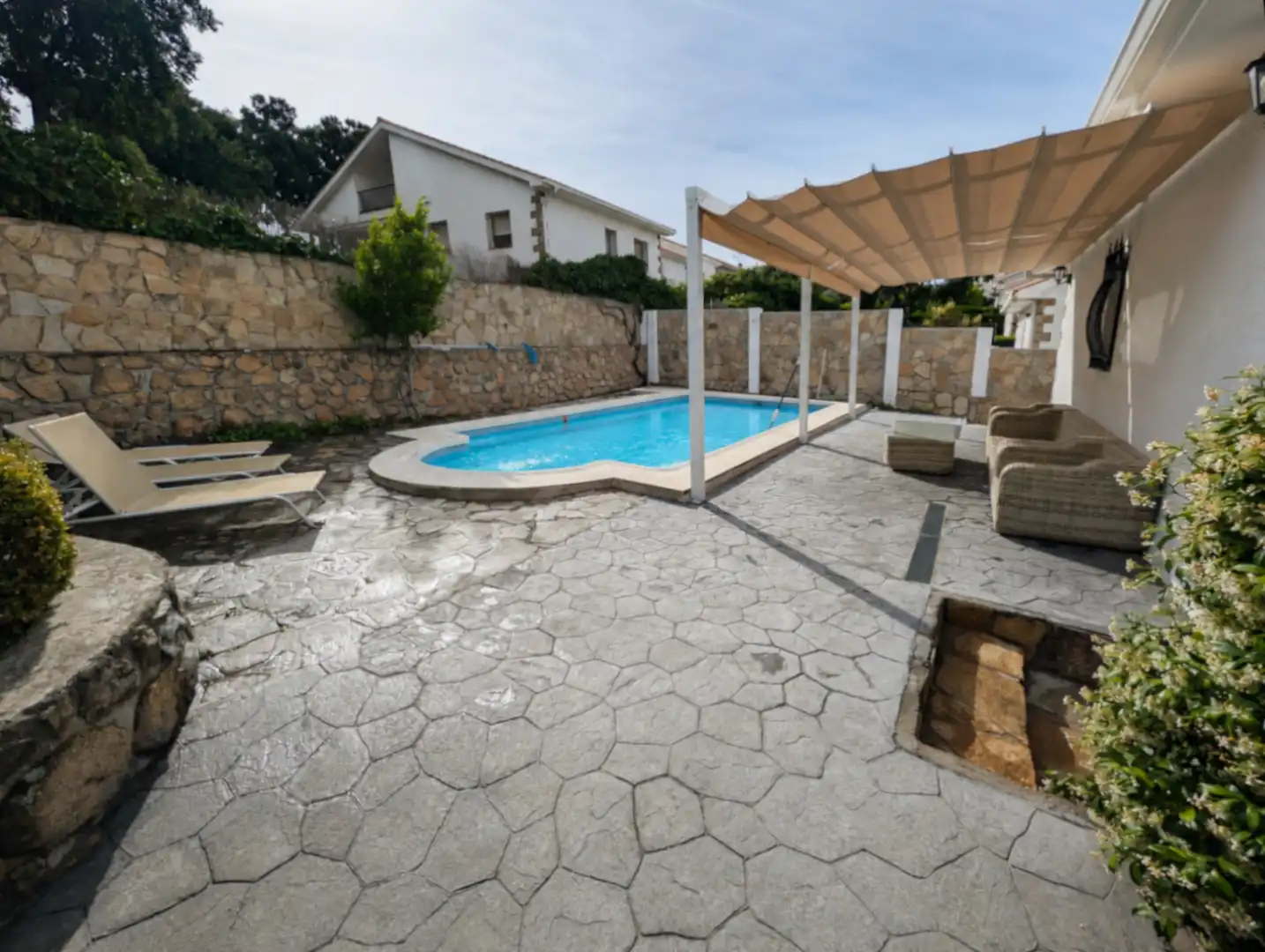 Piscina de Casa o chalet en venta en Colmenar del Arroyo con Calefacción, Jardín privado y Parquet