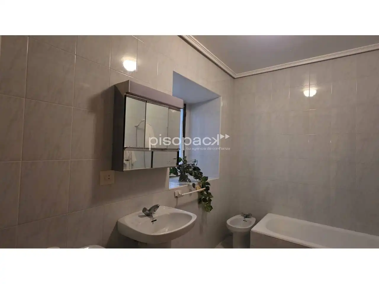 Baño de Finca rústica en venta en Artajona con Calefacción, Parquet y Terraza