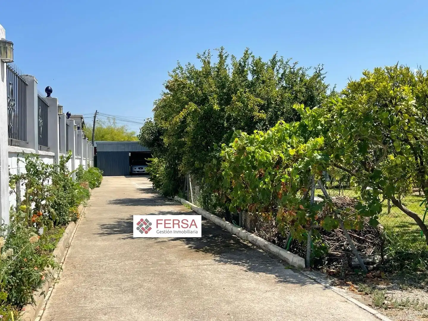 Vista exterior de Casa o xalet en venda en El Puerto de Santa María amb Aire condicionat, Calefacció i Jardí privat