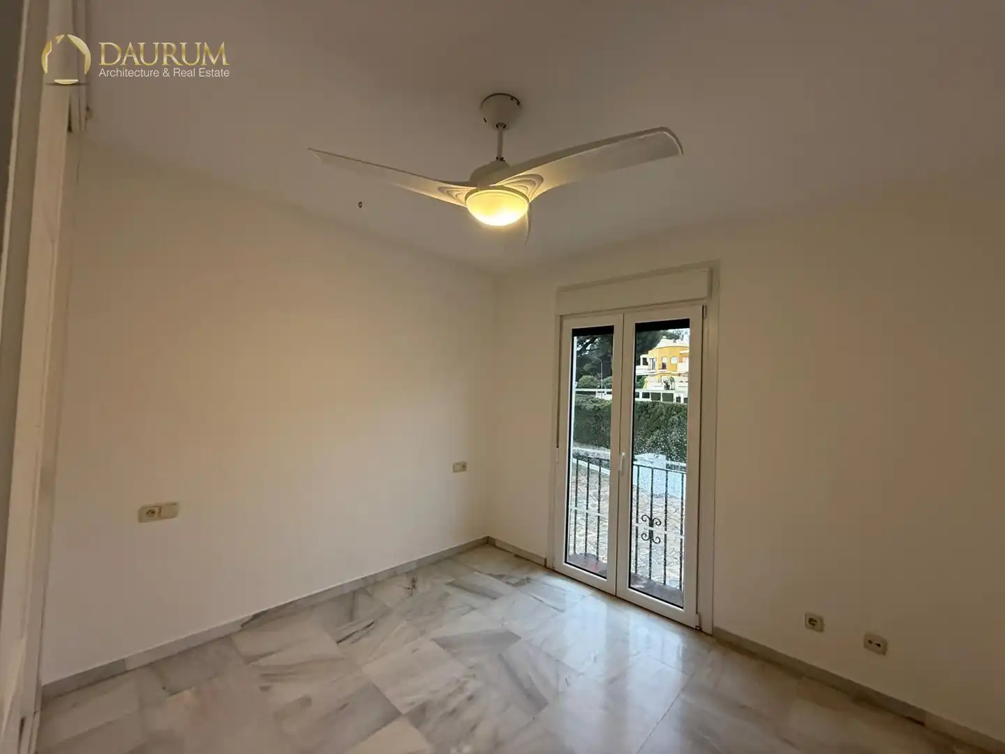 Habitación de Casa adosada en venta en Marbella con Aire acondicionado, Calefacción y Terraza