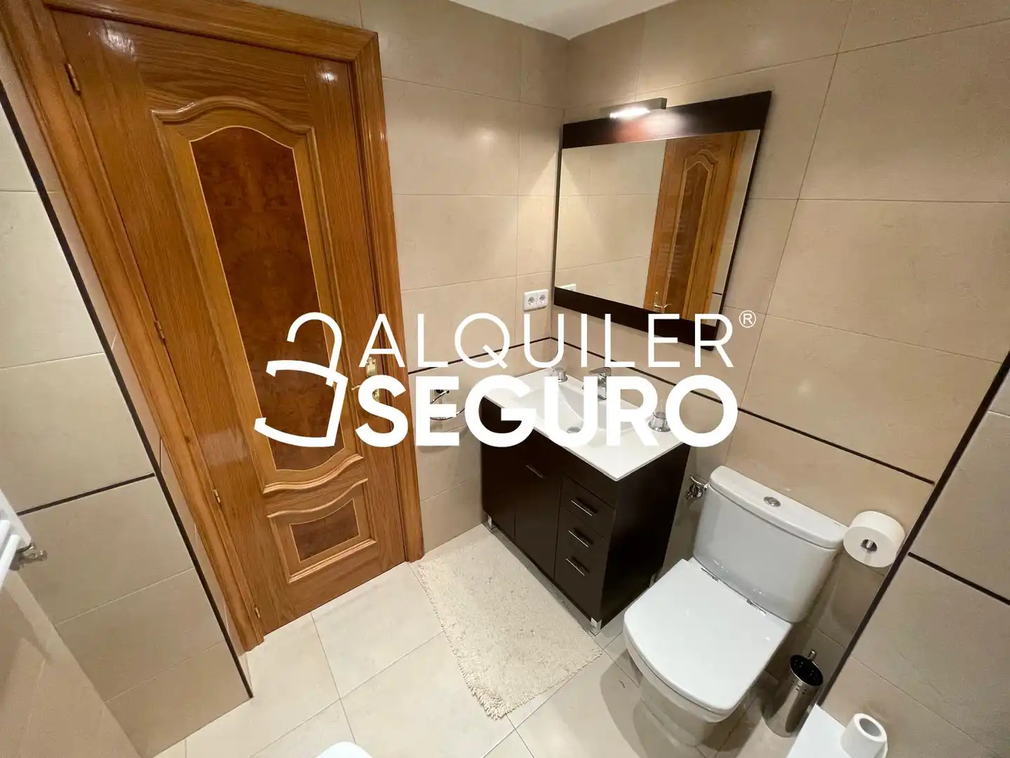 Baño de Piso de alquiler en Madrid con Calefacción, Terraza y Amueblado