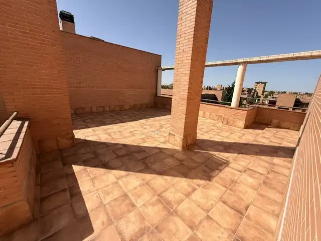Terraza de Ático de alquiler en Yebes con Aire acondicionado, Calefacción y Amueblado
