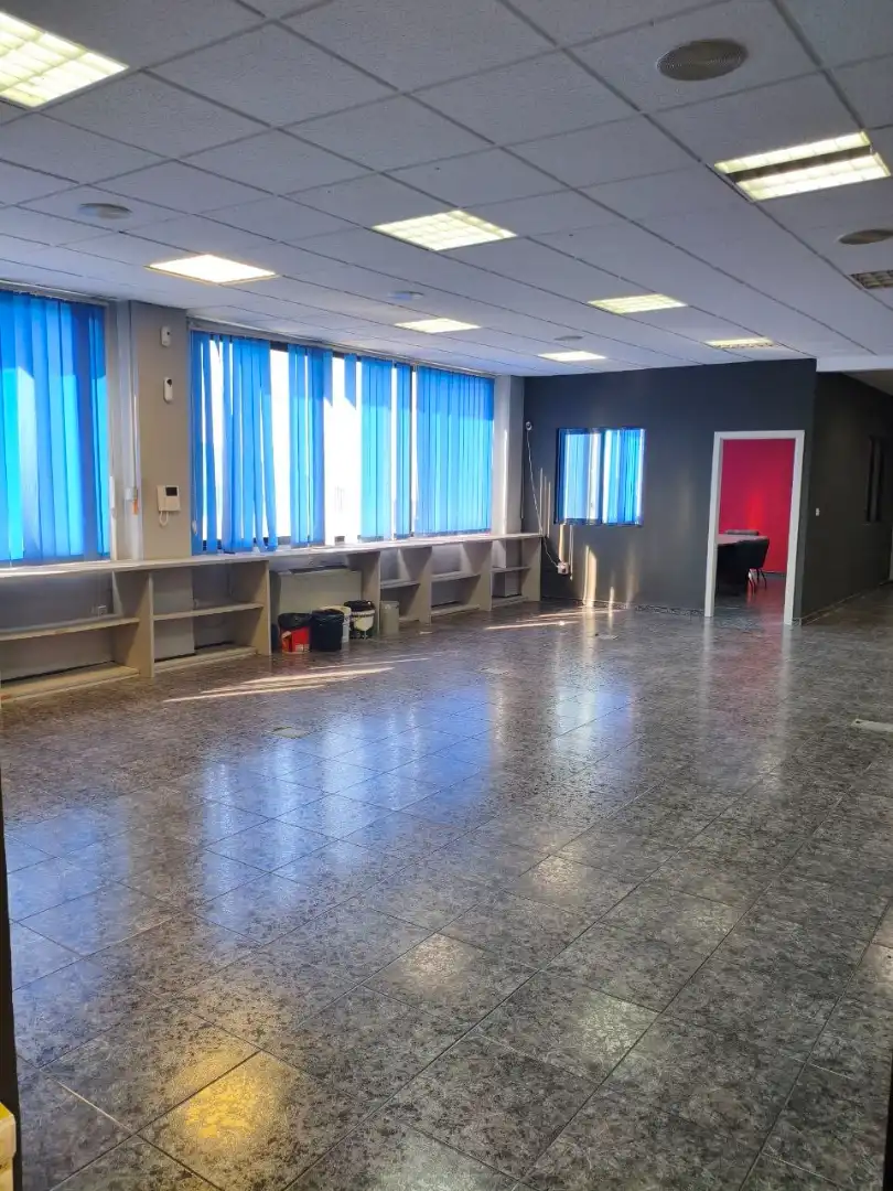 Nau industrial de lloguer en Peligros amb Calefacció i Alarma