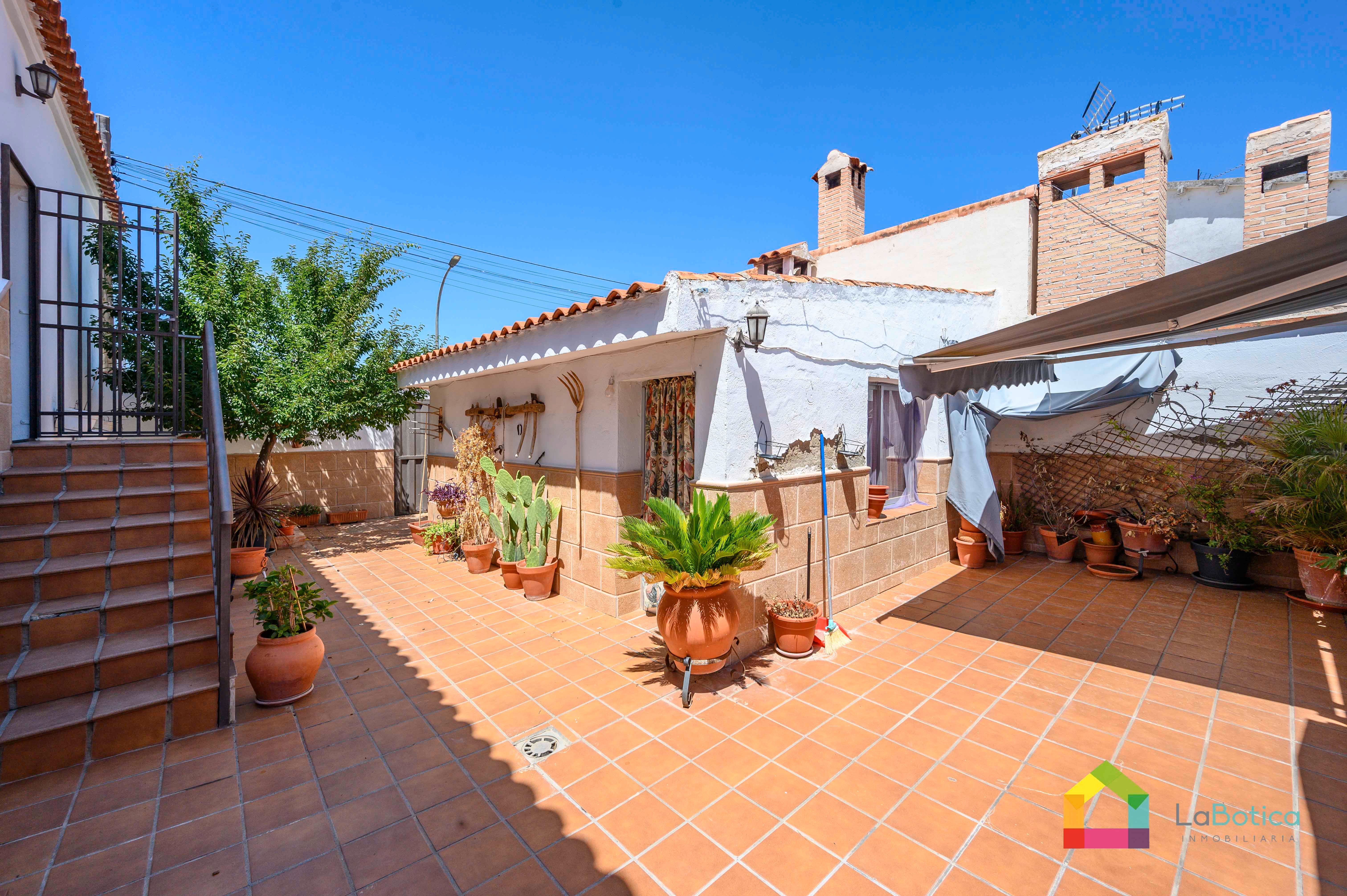 Vista exterior de Casa o xalet en venda en Orgaz amb Aire condicionat, Calefacció i Jardí privat