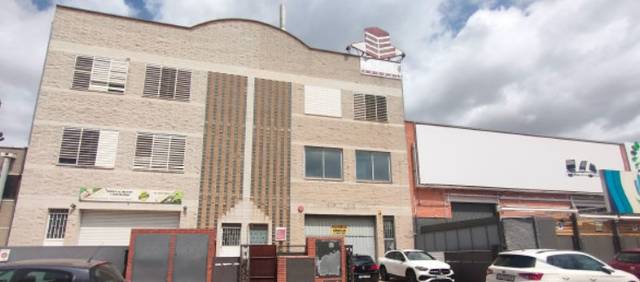 Nave industrial en Venta en C/ Cuore en Almeda - El Corte Inglés