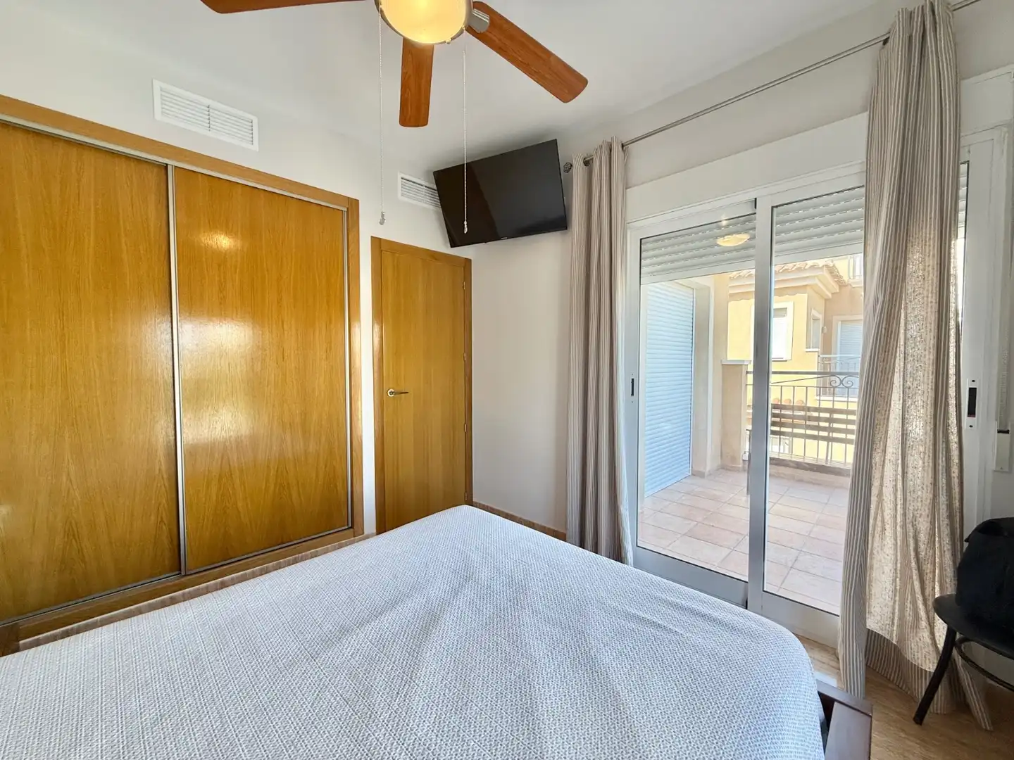 Habitación de Casa adosada de alquiler en Pilar de la Horadada con Aire acondicionado, Calefacción y Jardín privado