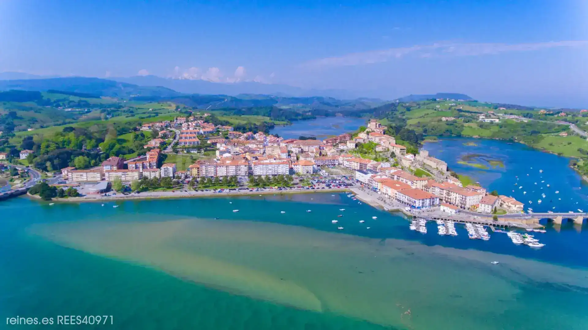 Vista exterior de Pis en venda en San Vicente de la Barquera, Cantabria