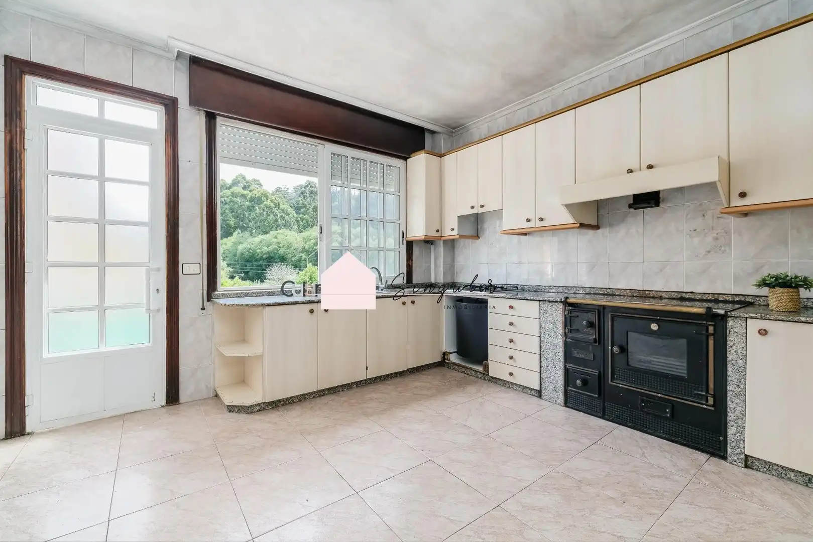 Cocina de Casa o chalet en venta en Vigo  con Calefacción, Jardín privado y Trastero