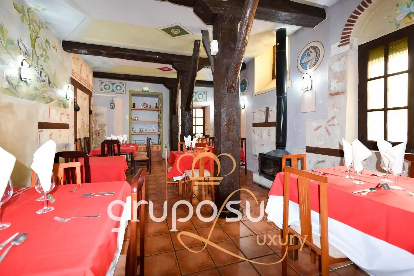 Country homes for sale in Olmedo  with Heating, Private garden and Parquet flooring