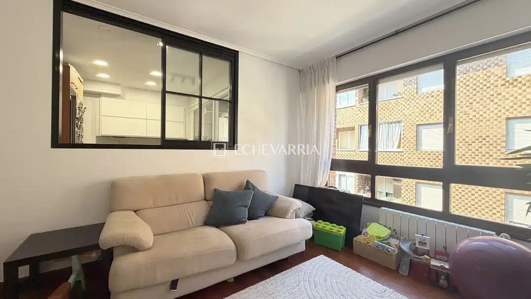 Sala d'estar de Dúplex en venda en Getxo  amb Calefacció i Traster