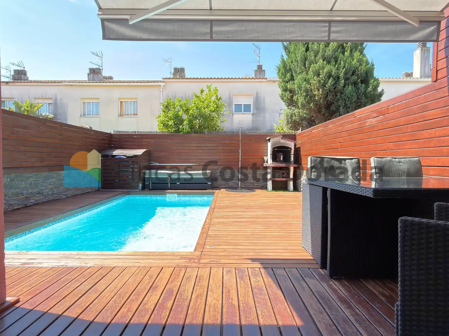 Piscina de Casa adosada en venda en Cubelles amb Aire condicionat, Calefacció i Jardí privat