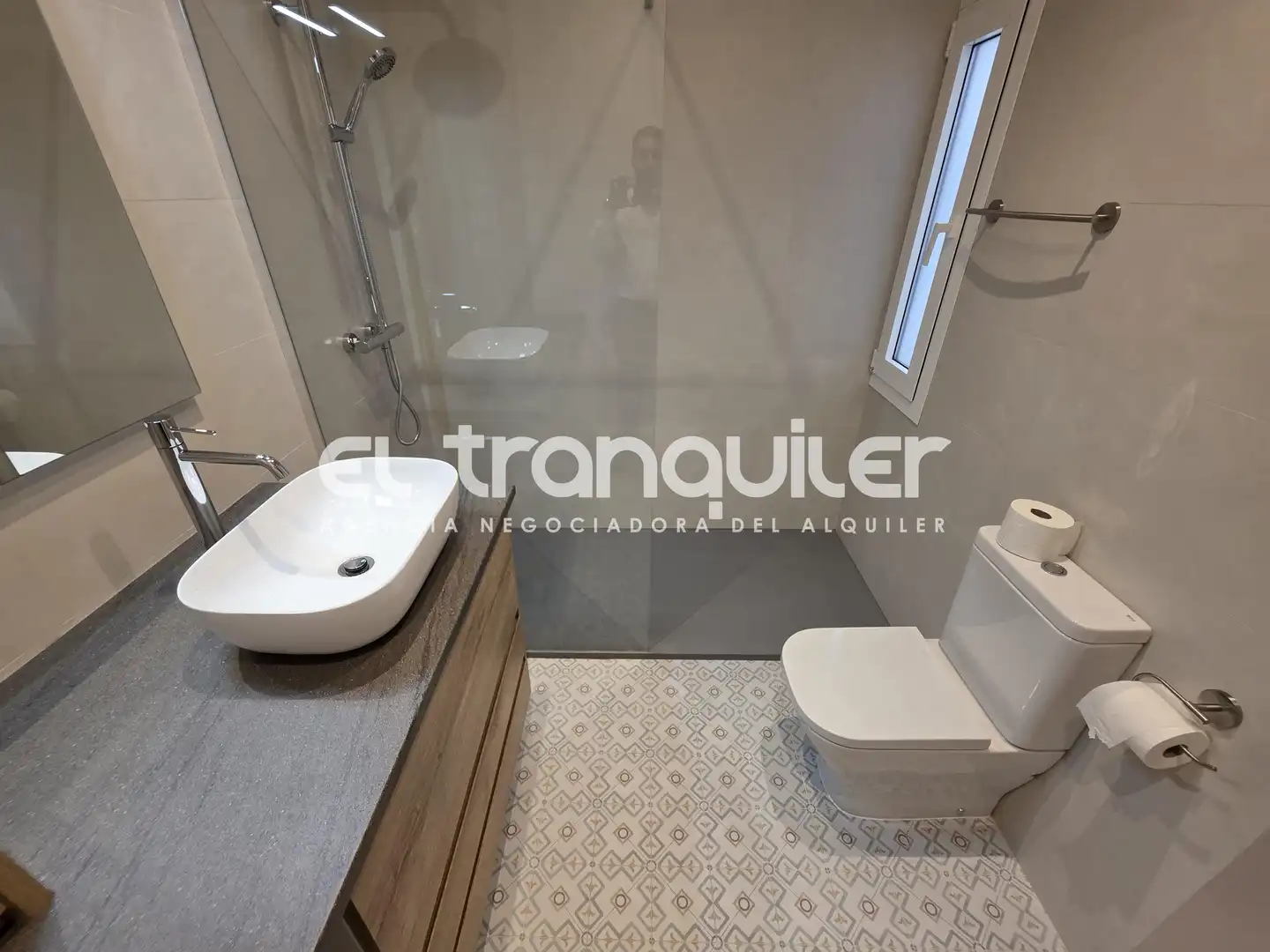 Badezimmer von Wohnung zur Miete in Madrid mit Klimaanlage