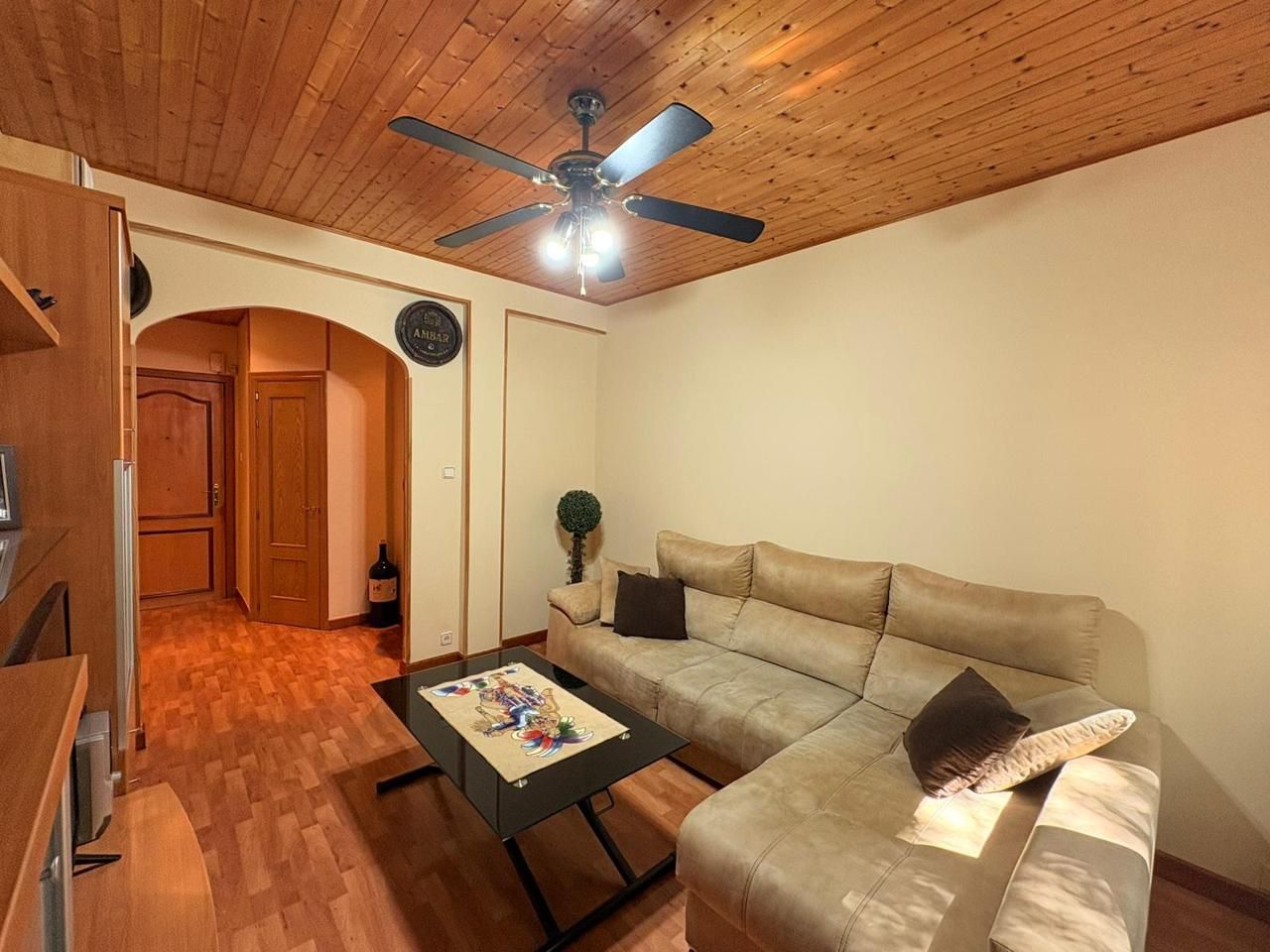 Sala de estar de Piso en venta en  Zaragoza Capital con Calefacción, Parquet y Amueblado