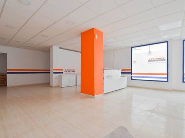 Locale commerciale in vendita a San Antón