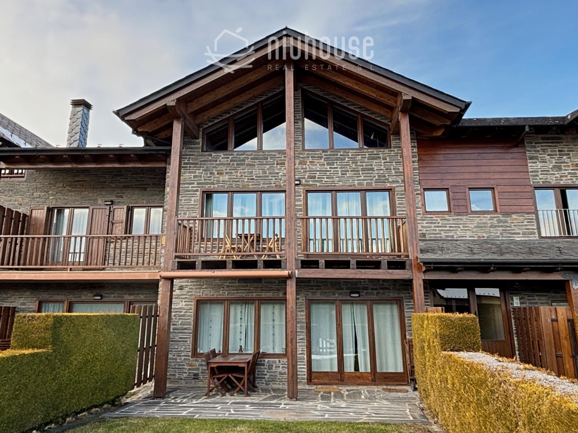 Vista exterior de Dúplex en venda en Bolvir