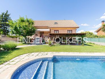 House with garden for sale in Guadarrama
