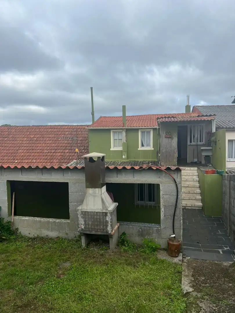 Außenansicht von Einfamilien-Reihenhaus zum Verkauf in Valdoviño mit Heizung, Terrasse und Abstellraum