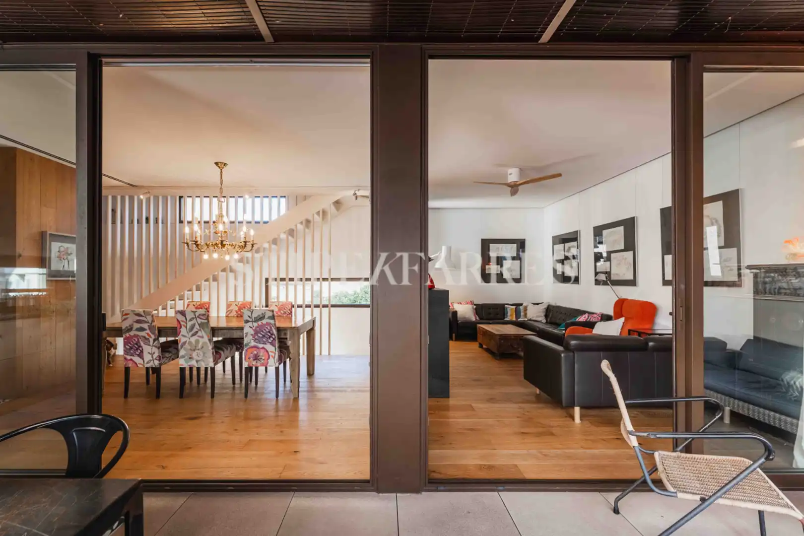 Sala de estar de Casa adosada en venta en Barcelona con Aire acondicionado, Calefacción y Jardín privado