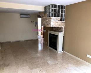 Sala d'estar de Dúplex de lloguer en San Fernando de Henares amb Aire condicionat, Calefacció i Terrassa