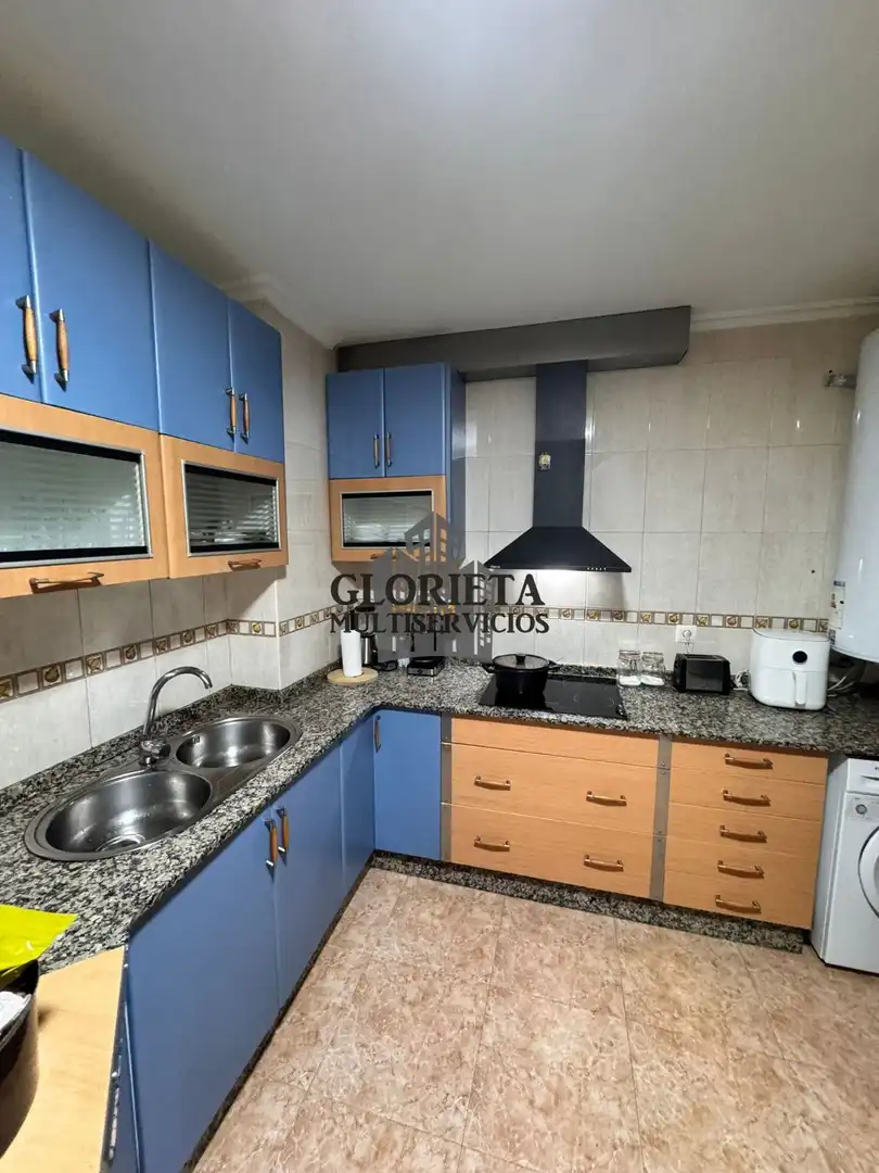 Cuina de Pis en venda en Ponteareas amb Calefacció, Parquet i Moblat