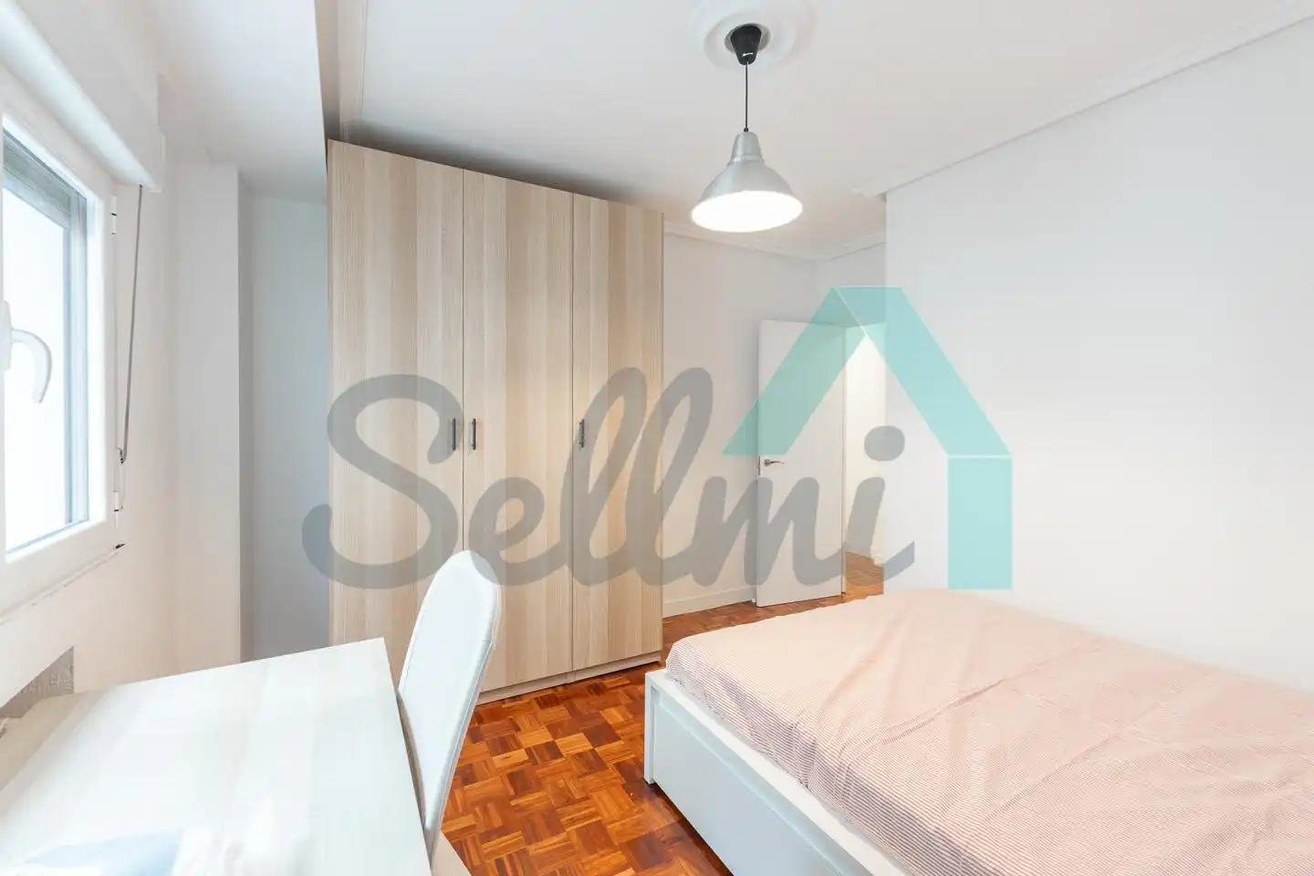 Habitación de Piso para compartir en Oviedo  con Calefacción, Parquet y Amueblado