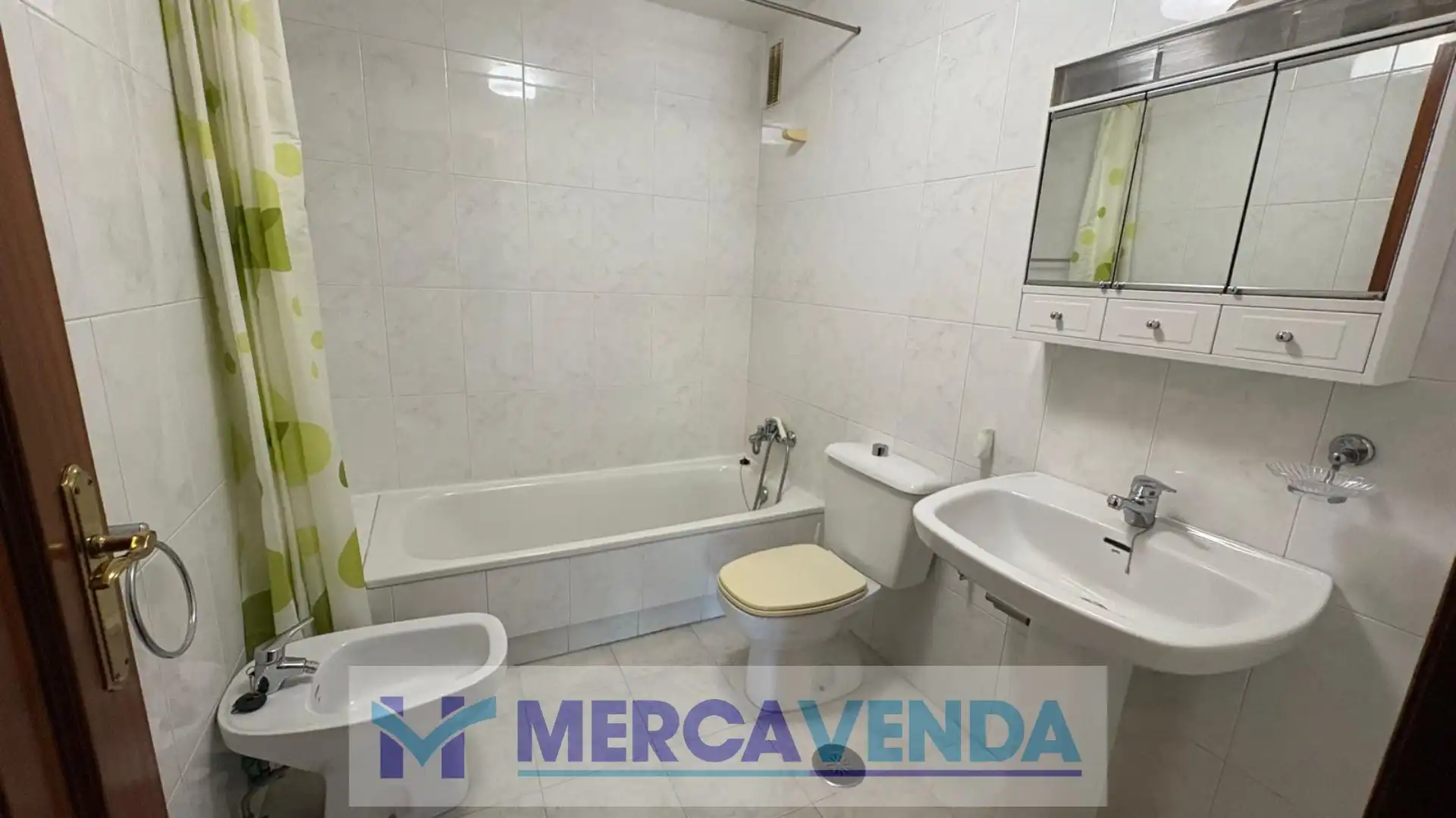 Baño de Piso en venta en Mondariz-Balneario con Calefacción, Jardín privado y Amueblado