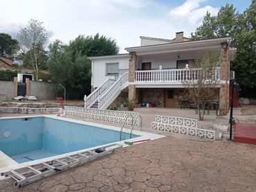 Xalet amb piscina en venda a Pelayos de la Presa