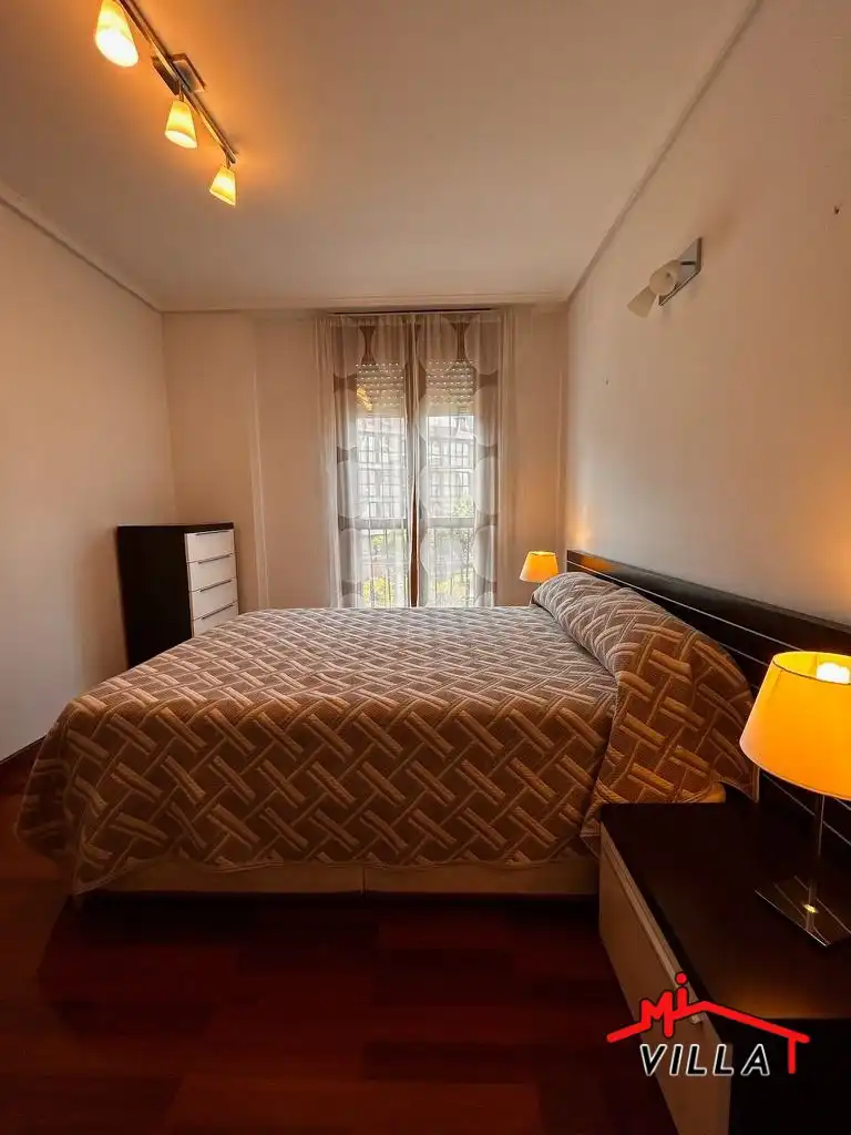 Habitación de Piso en venta en Voto con Calefacción, Trastero y Amueblado
