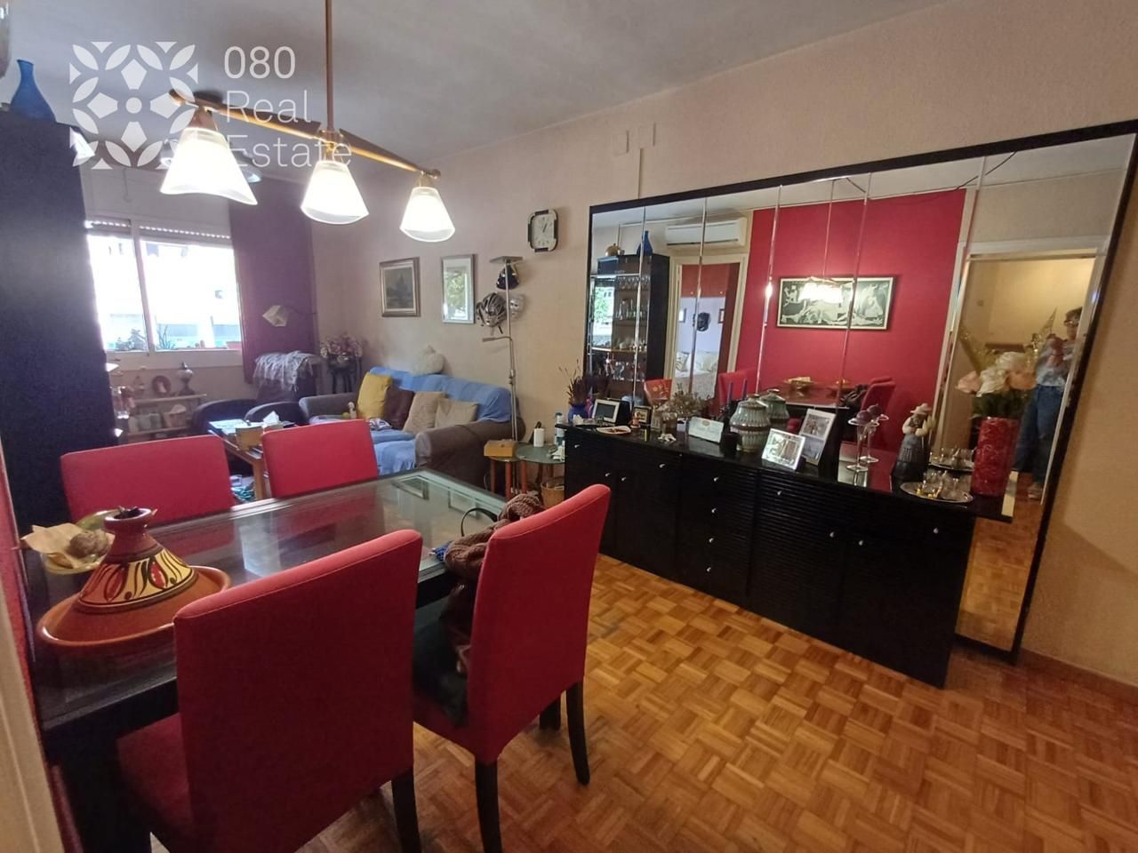 Living room of Flat for sale in  Barcelona Capital  with Parquet flooring and Furnished