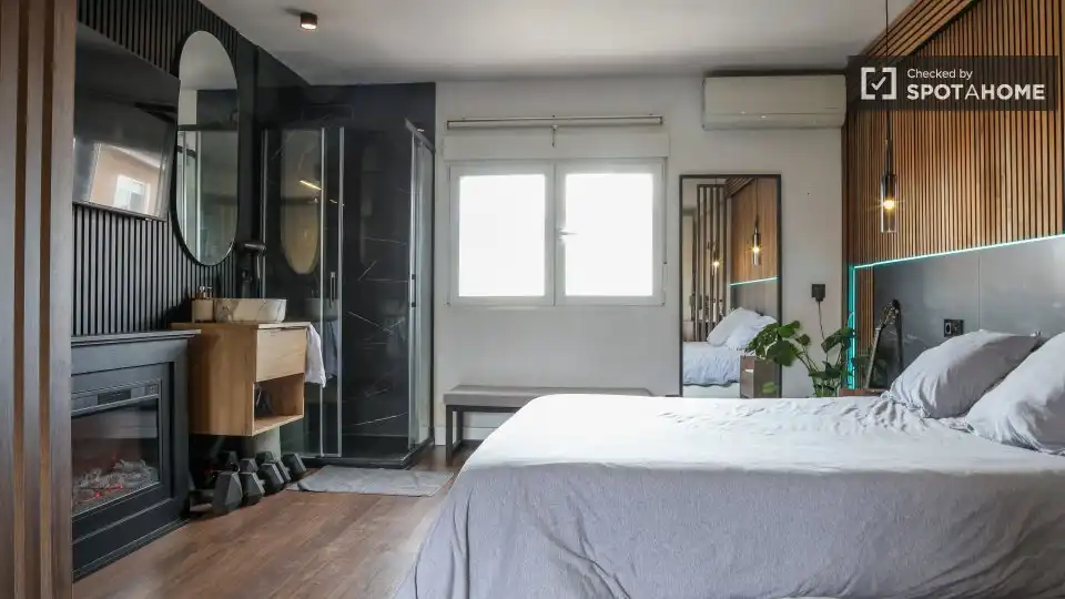 Room in Lucero