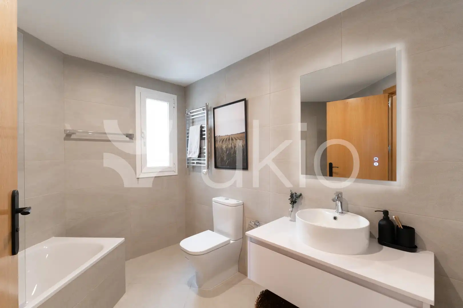 Bathroom of Apartments for rent in Madrid  with Air Conditioner, Heating and Furnished