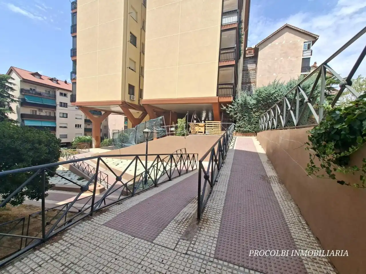 Aparcament de Pis en venda en Algete amb Calefacció, Terrassa i Moblat