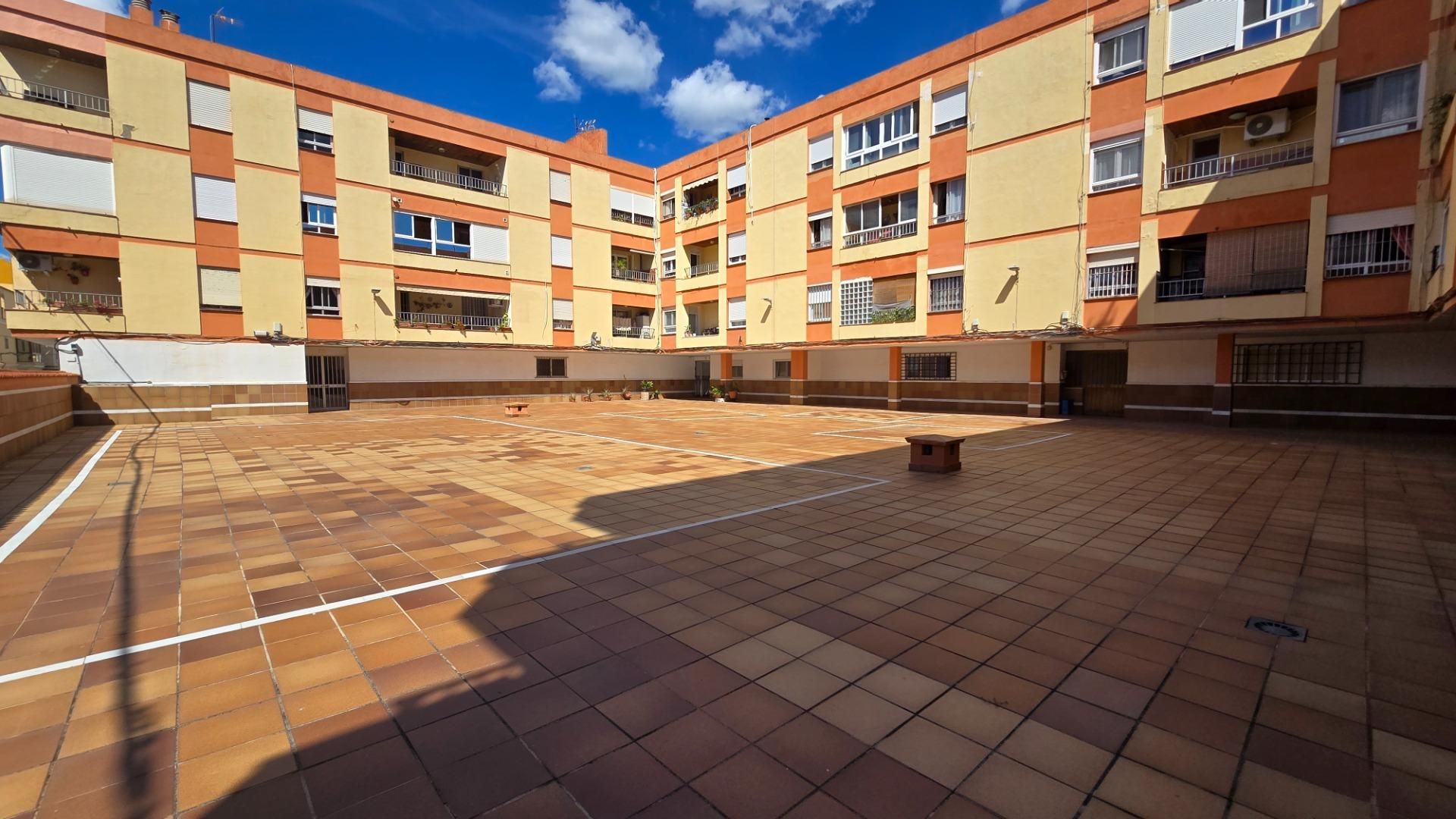 Exterior view of Flat for sale in La Línea de la Concepción  with Air Conditioner, Heating and Balcony