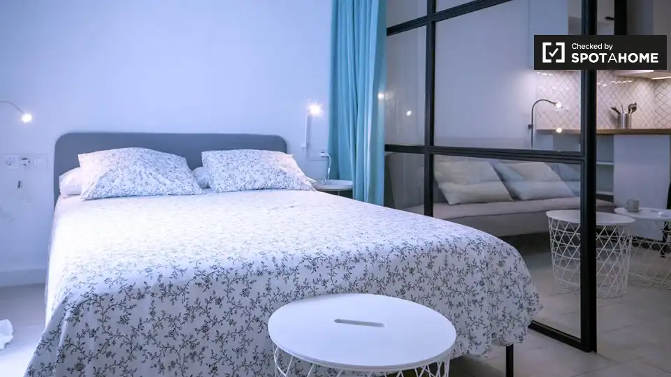 Bedroom of Flat for rent in Valencia  with Air Conditioner, Heating and Furnished