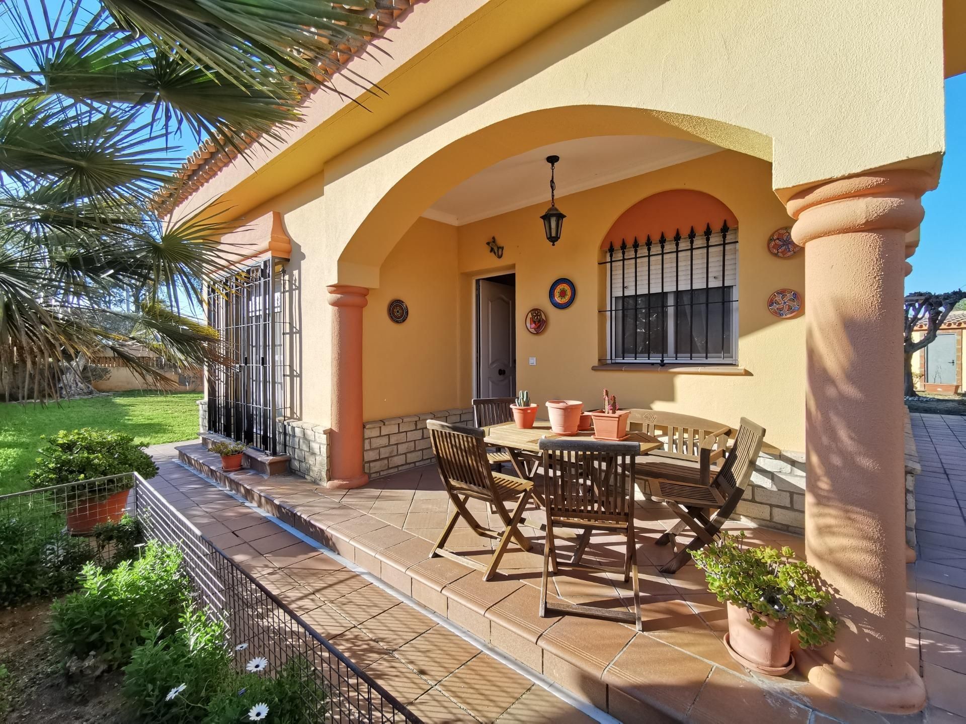 Terrassa de Casa o xalet en venda en Chiclana de la Frontera amb Calefacció, Jardí privat i Parquet