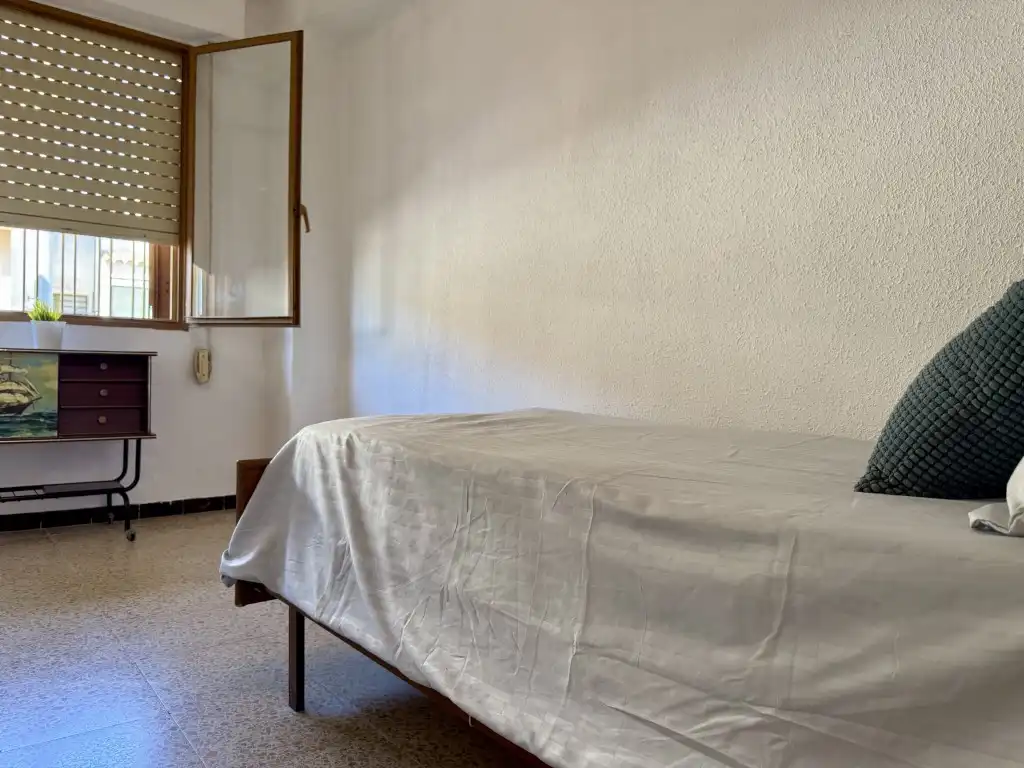 Schlafzimmer von Wohnung zum Verkauf in Benicasim / Benicàssim mit Waschmaschine und Balkon