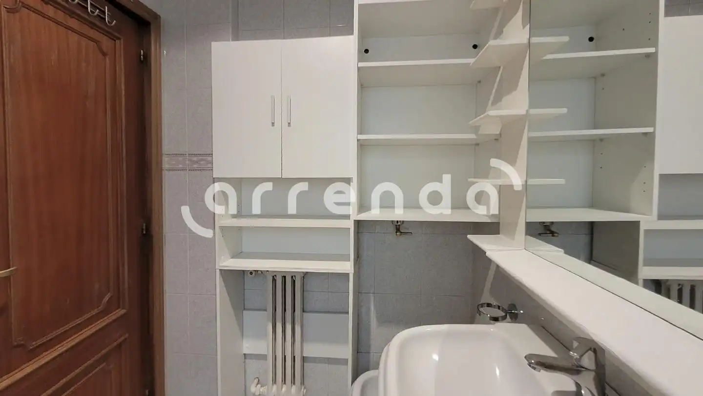 Bathroom of Flat for rent in Madrid  with Heating and Parquet flooring