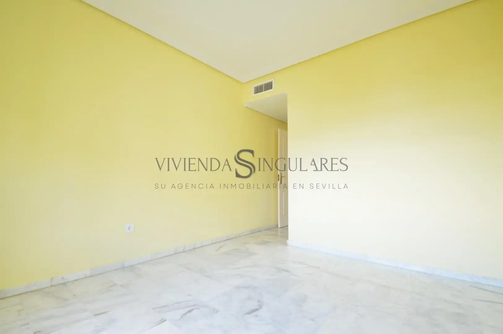 Flat for sale in Sevilla  with Air Conditioner, Heating and Private garden
