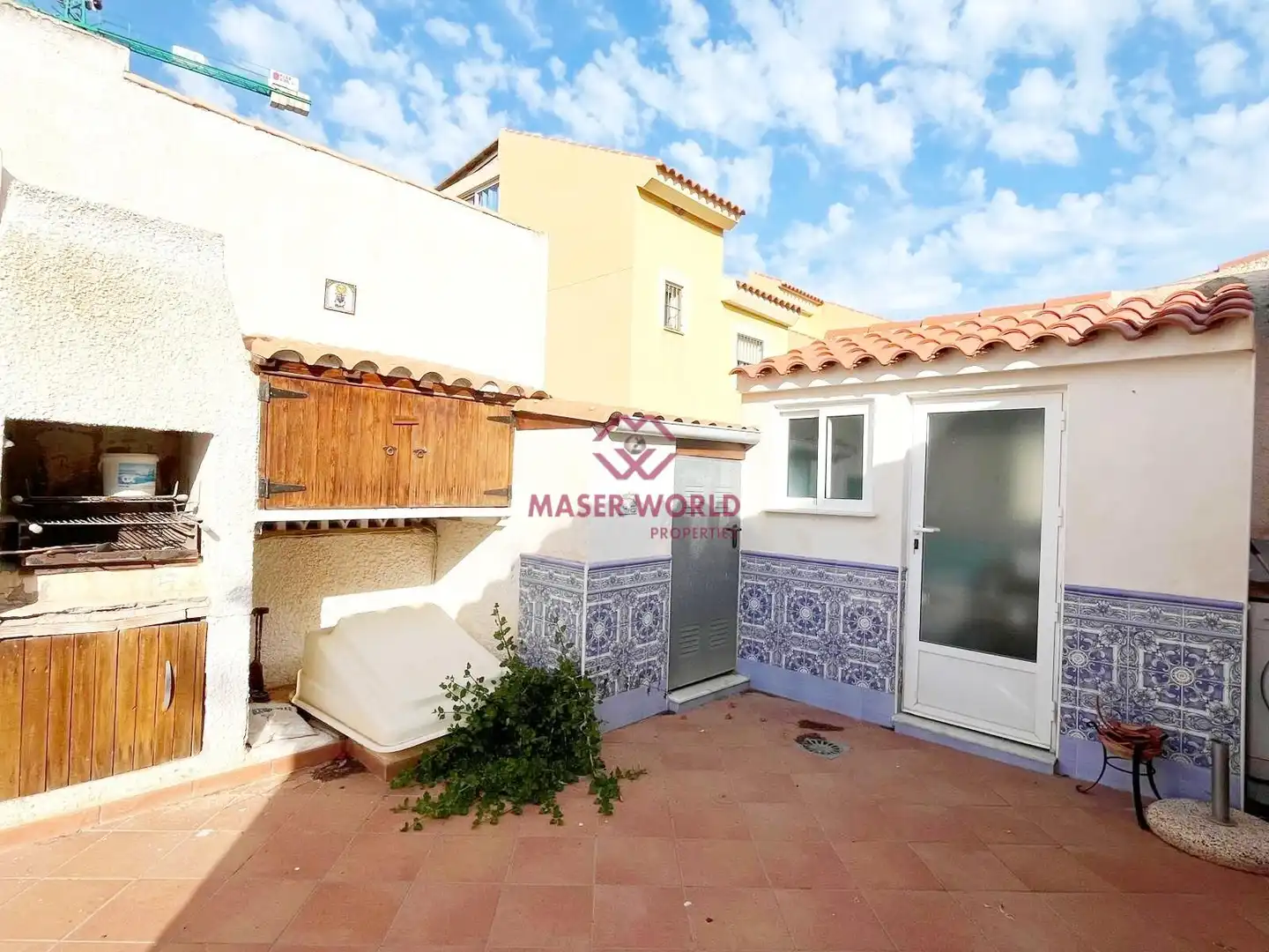 Vista exterior de Casa o xalet en venda en Mazarrón amb Aire condicionat, Calefacció i Jardí privat