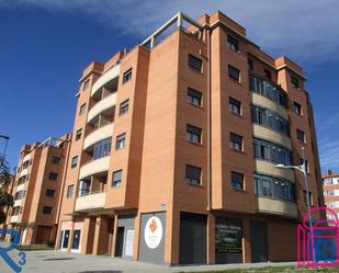 Vista exterior de Pis de lloguer en León Capital  amb Calefacció, Terrassa i Traster