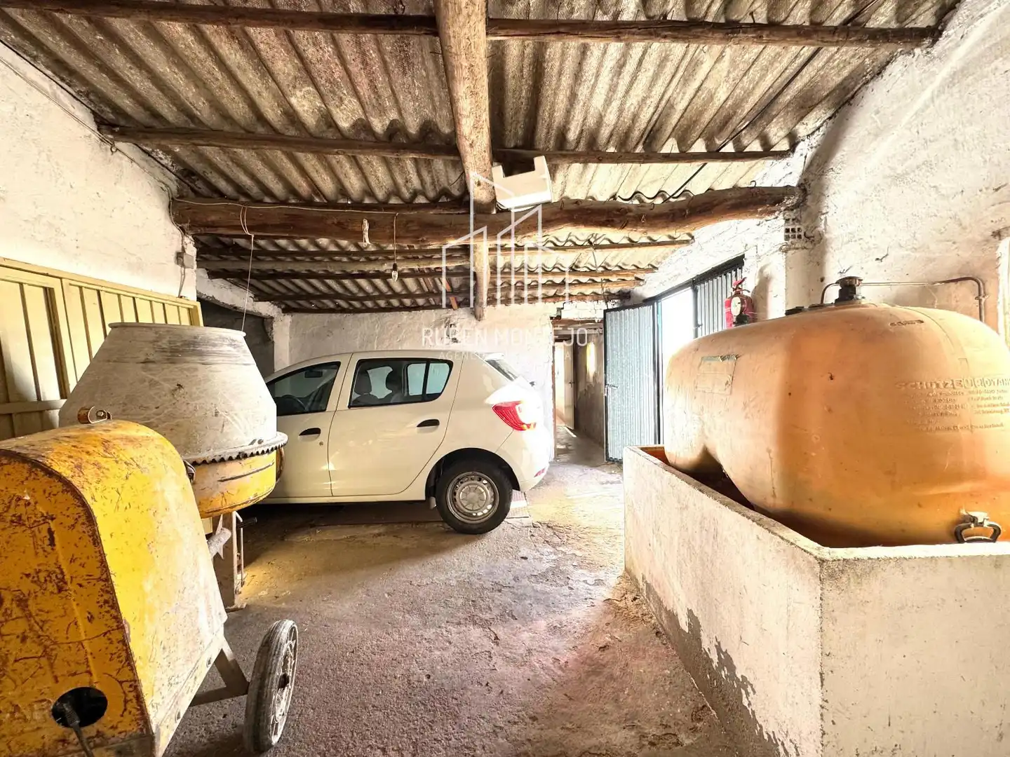 Parking de Local en venta en Gomecello con Terraza