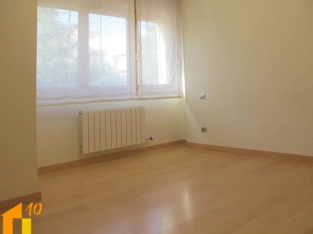 Dormitori de Pis en venda en Burgos amb Calefacció, Terrassa i Traster