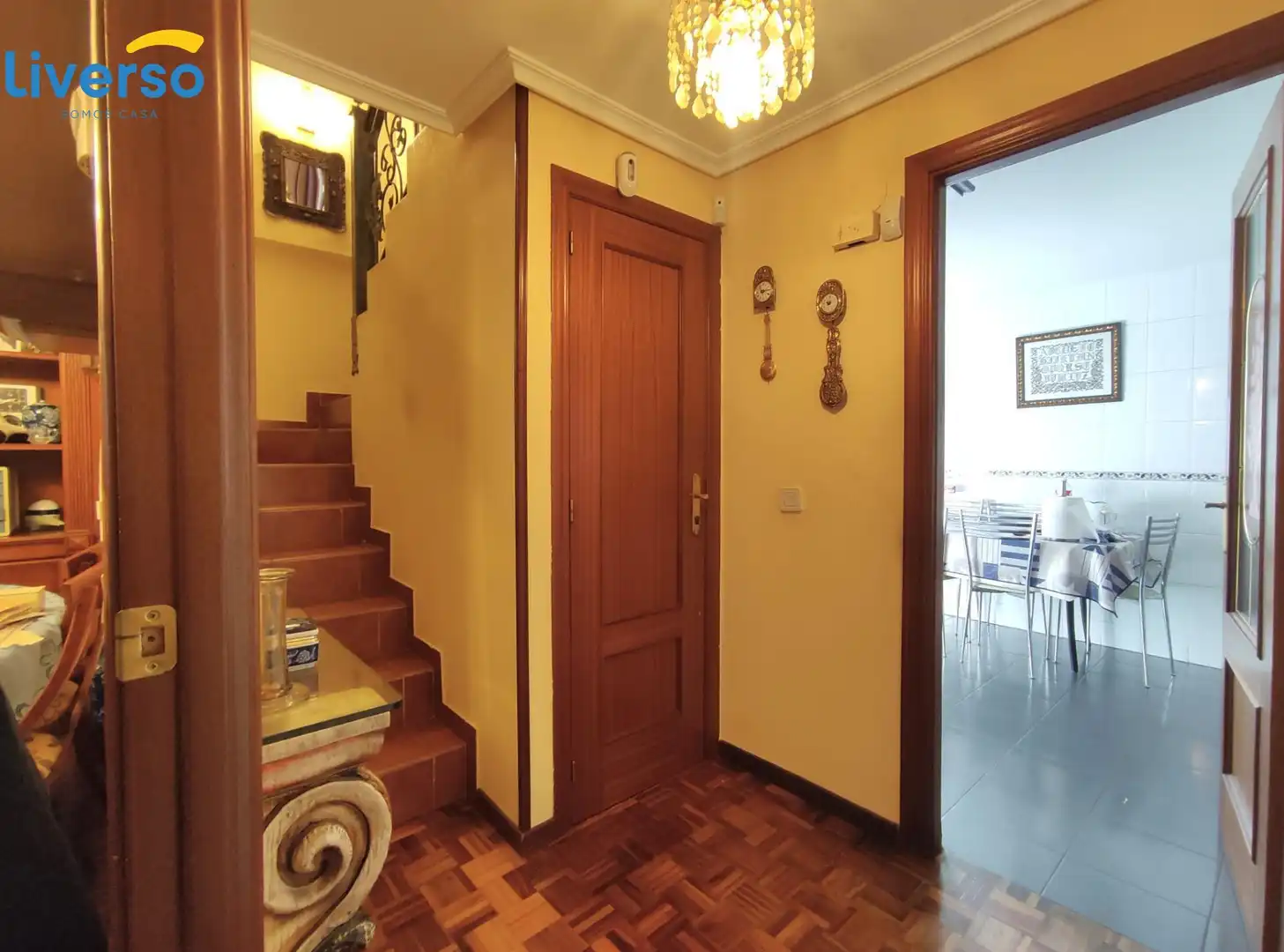 Casa adosada en venda en Alfoz de Quintanadueñas amb Calefacció, Parquet i Terrassa