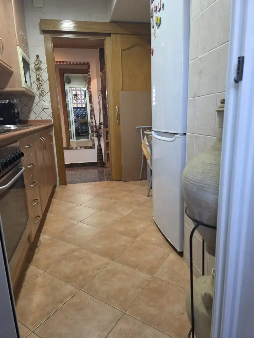 Küche von Wohnung zum Verkauf in L'Hospitalet de Llobregat mit Ofen und Balkon