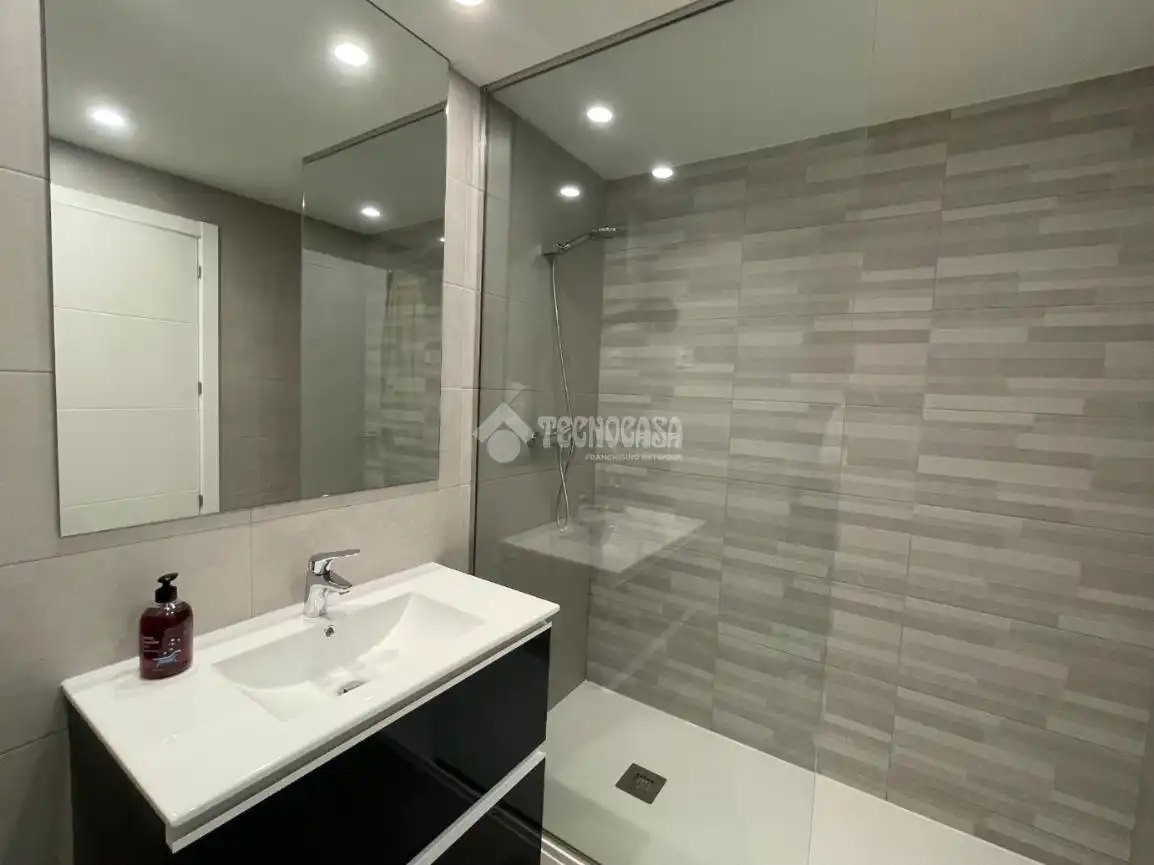 Bathroom of Flat for sale in Villalbilla  with Air Conditioner, Terrace and Balcony