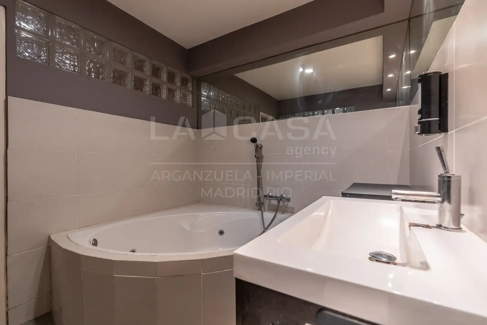 Baño de Piso en venta en Madrid con Calefacción
