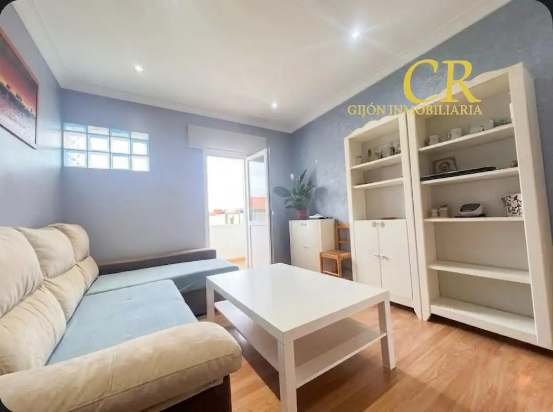 Sala de estar de Piso en venta en Gijón  con Trastero y Amueblado