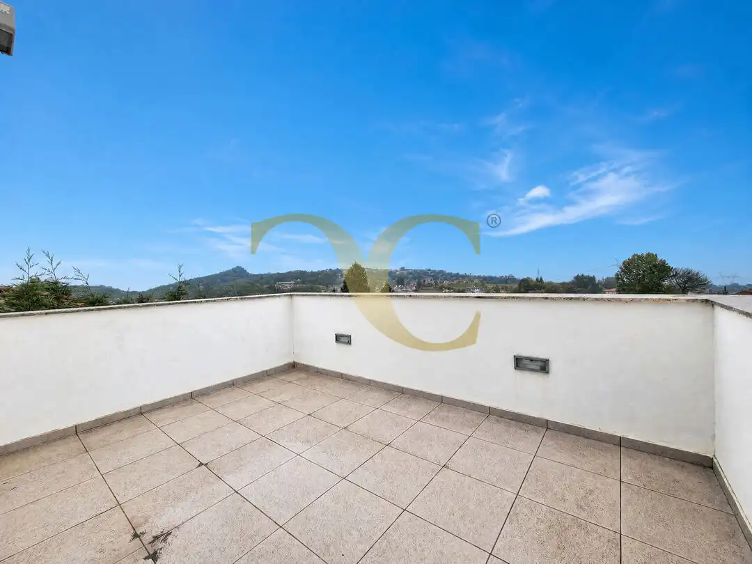 Terrassa de Casa o xalet en venda en Oviedo  amb Calefacció, Jardí privat i Terrassa