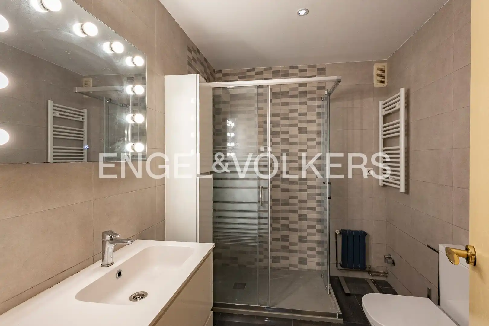 Baño de Casa o chalet en venta en Esplugues de Llobregat con Aire acondicionado, Calefacción y Jardín privado