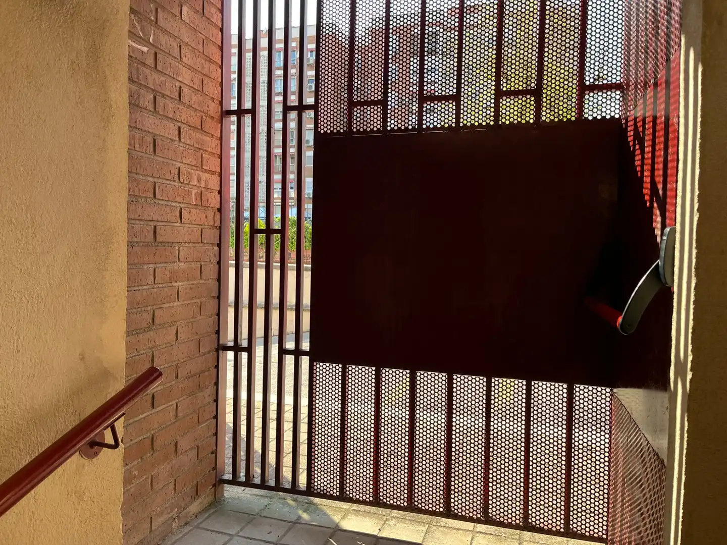 Exterior view of Garage for sale in Madrid